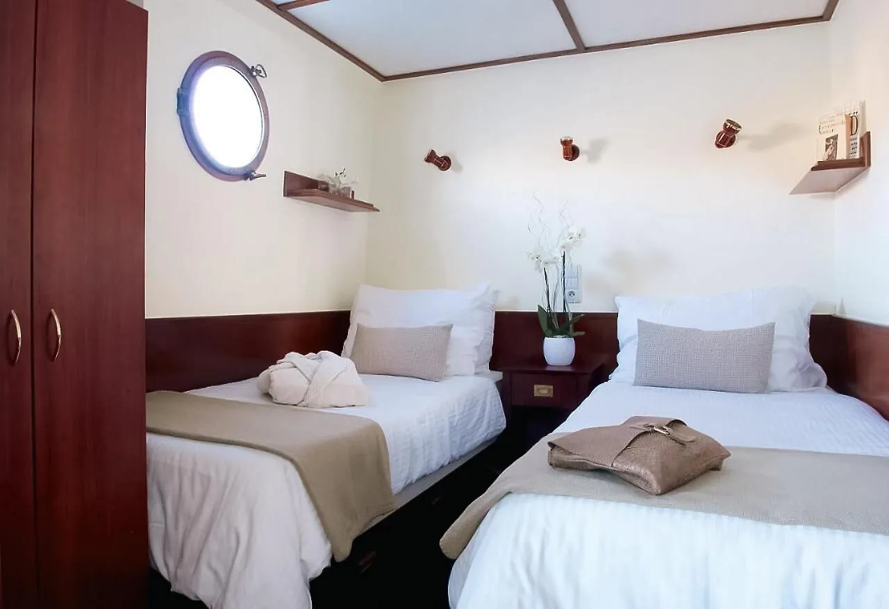 Bateau Hotel A Quai Le Chardonnay Avignon
